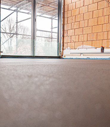 HS Dekvloeren zandcement expert aan het werk
